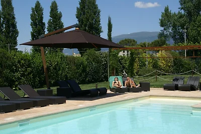 Moderna casa vacanze con piscina a Foligno