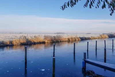 Docklodge aan het water in Delfstrahuizen