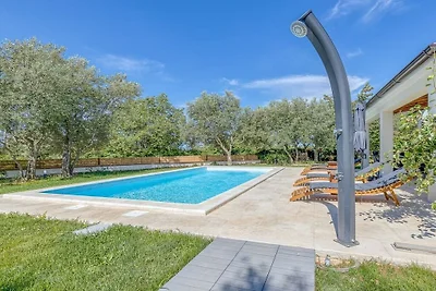 Agatta mit privatem Pool