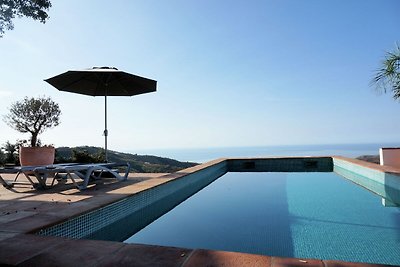 Moderne Villa in Moclinejo mit eigenem Pool