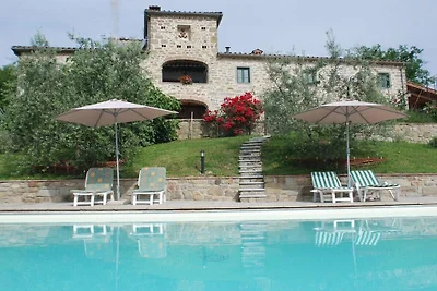 Villa in Poppi mit Schwimmbecken