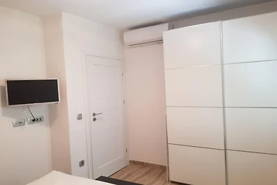 Apartments near the beach Orebic - One bedroo...