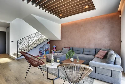 Moderne Villa mit privatem Pool und Terrasse