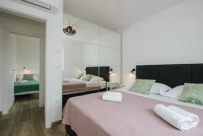 Spacious Luxury Trogir Apartments - Comfort T...