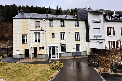 Ferienwohnung in Mont-Dore mit Bergblick