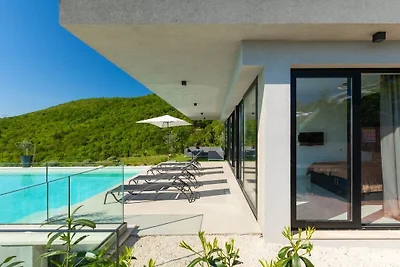 Villa in Lovran mit Schwimmbecken