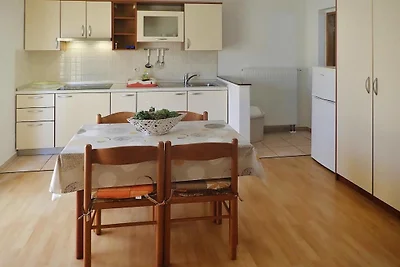 Wohnung im Haus Pink Starigrad Paklenica