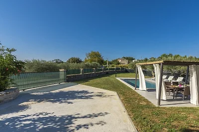 Ferienhaus in Buje mit Schwimmbecken