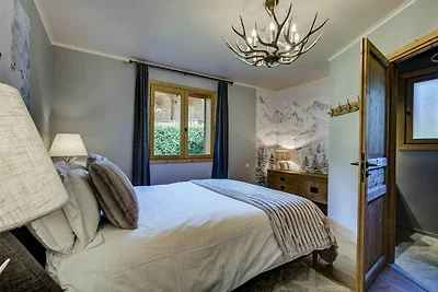 Stylish Chalet with Hot Tub in Peaceful Area