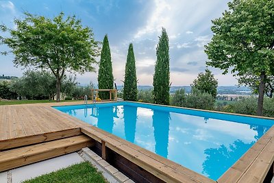 Elegante Villa mit privatem Pool und Garten