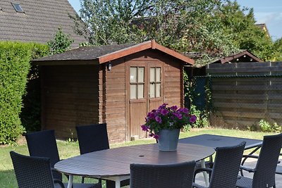 Geräumiges Ferienhaus mit Sauna in Strandnähe