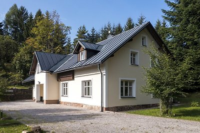 Villa in Mlade Bulky mit Garten