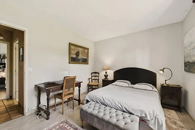 Haus in Louannec in der Nähe der rosa...