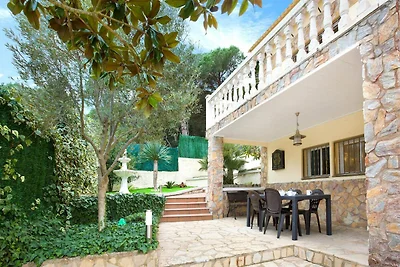 Villa mit Meer- und Bergblick und Pool