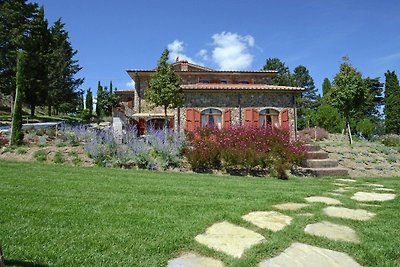 Villa in San Casciano dei Bagni mit Garten