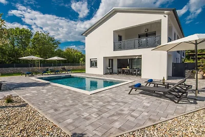 Villa à Kornić avec piscine