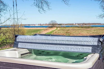 Rilassatevi con la vasca idromassaggio...