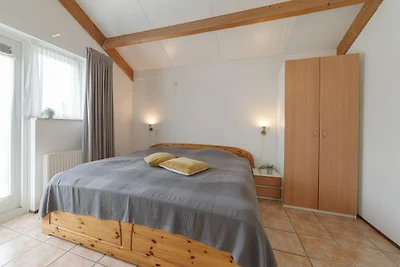 Geräumiges Ferienhaus mit Sauna in Strandnähe