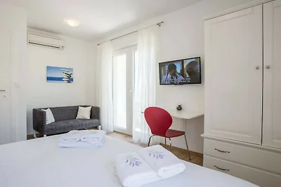 Villa in Bol mit Schwimmbecken