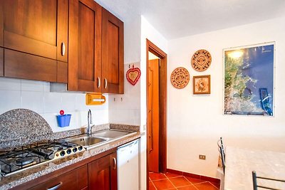 Schönes Ferienhaus in Marinella mit Terrasse