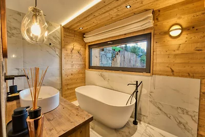 Chalet in Les Gets mit Außenwhirlpool