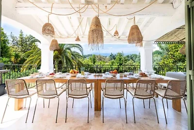 Villa in Valbonne met zwembad en sportvelden