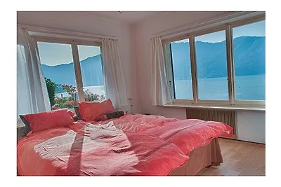 Ferienhaus in Caviano mit Schwimmbecken