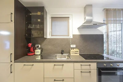 Downtown Koper Spacious Apartment with Balcon...