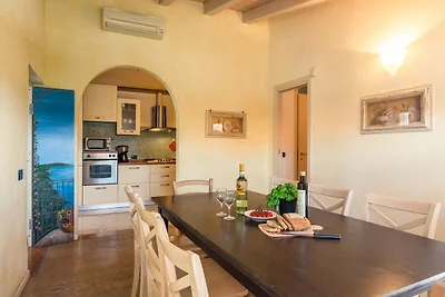 Appartamento moderno a Salò con piscina