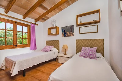 Abgelegene Landvilla mit Pool