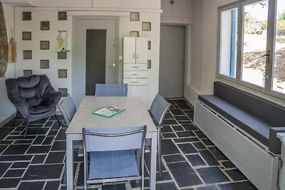 Cottage mit Flussblick, Uzer