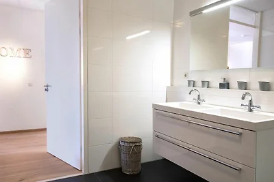 Sea-view Apartment in Den Haag with Balcony
