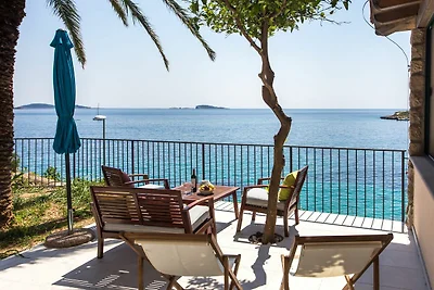 Villa mit 1 Zimmer und Terrasse