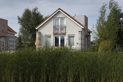 Bungalow am Wasser in Makkum mit Anlegestelle