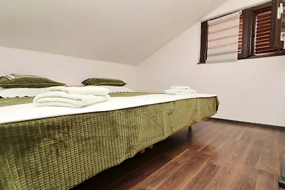 Apartments Karbuni By The Sea - One Bedroom a...
