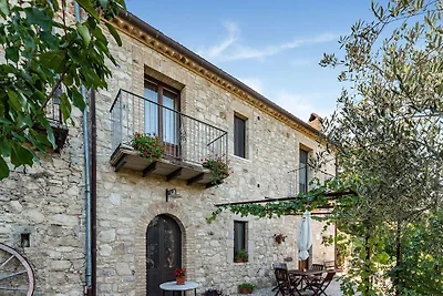 Vivace cottage a Bomba vicino al lago
