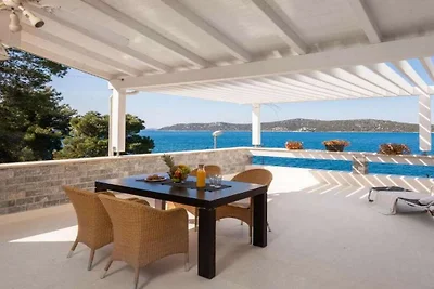 Villa in Grebaštica mit Schwimmbecken