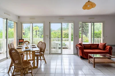 Villa in Lacanau mit privatem Pool und...