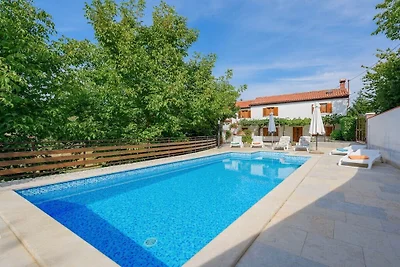 Holiday home in Barban with swimming pool