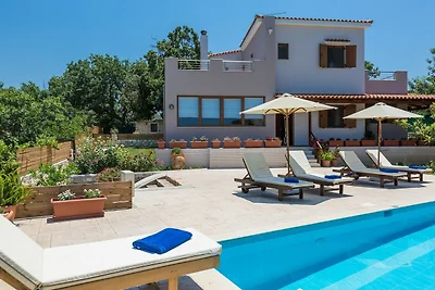 Ruhige Villa mit großem Pool in Rethymno