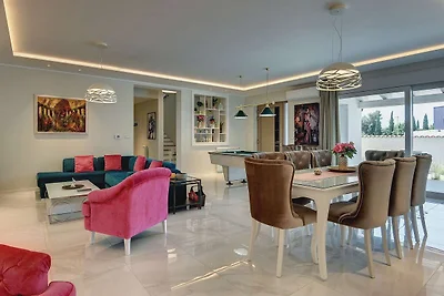 Villa con piscina a Premantura