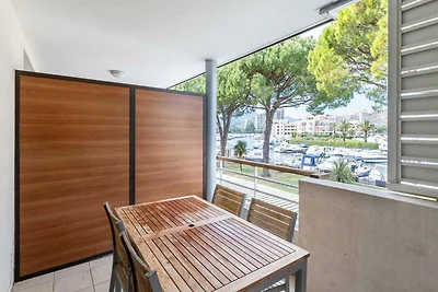 Apartment in Mandelieu-la-Napoule mit Pool