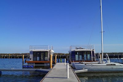 Hausboot Floating House in Ribnitz-Damgarten