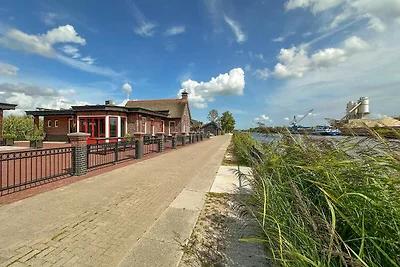 Ferienhaus in Friesland am Kanal & See