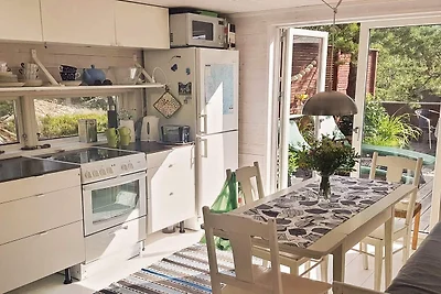 Friedliches Inselhaus in Meeresnähe