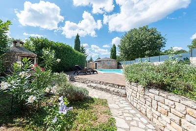 Villa in Žminj mit Schwimmbecken