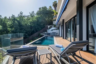 Huis in Mandelieu met uitzicht op verwarmd...