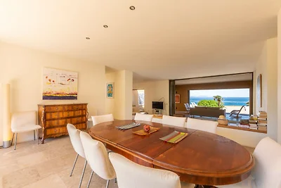 Moderna casa vacanze con piscina