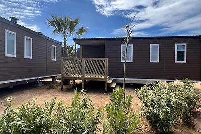Casa mobile attraente nella natura