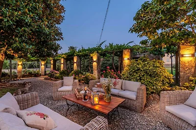 Villa bei Lucca mit Gartenblick